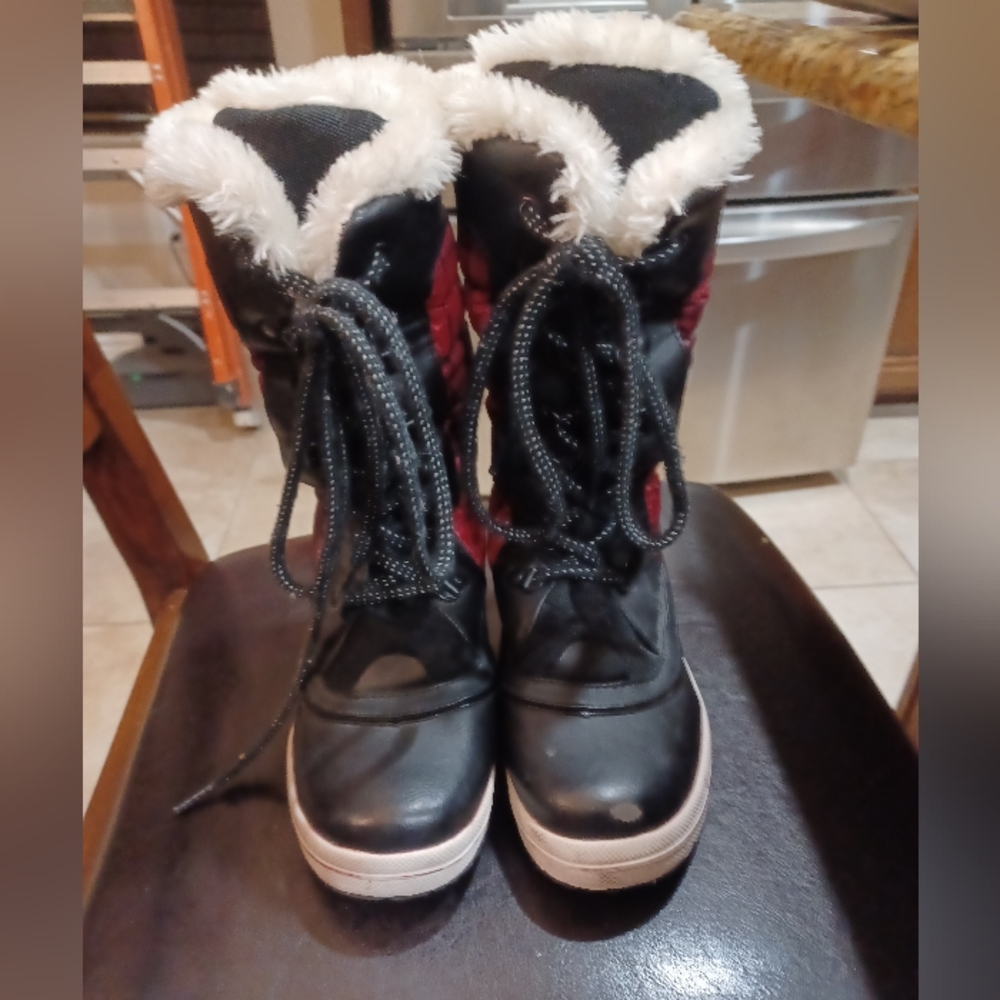 Faux Fur Snow Boots Size 6 Womens